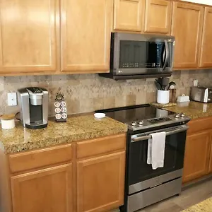  Holiday home Bright & Fresh Oasis Near Ballpark
